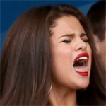 Selena depiladinha