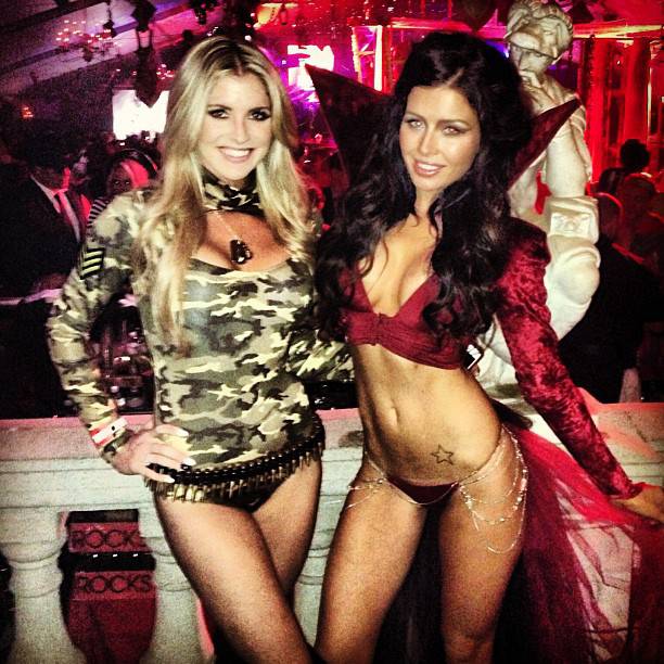 playboy-mansion-2013-halloween-party-23