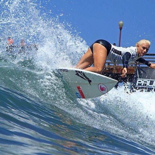 as-melhores-imagens-do-supergirl-pro-surf-contest-20147