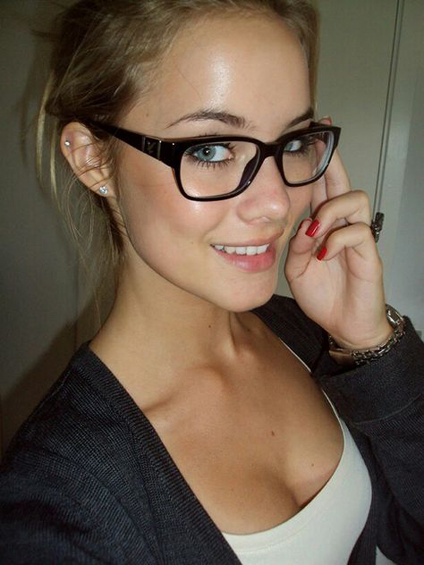 Hot-girls-with-glasses09