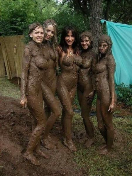 its_always_more_fun_when_girls_get_dirty_640_05