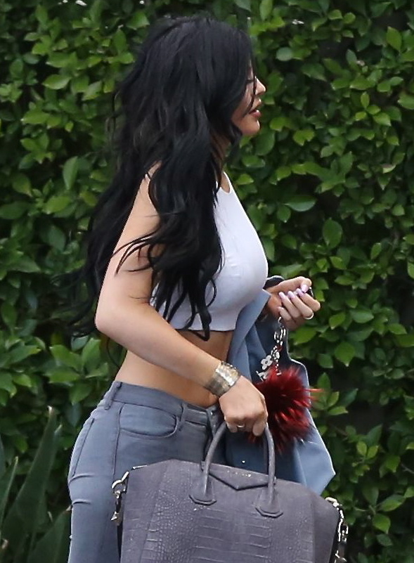 Kylie Jenner e uma linda roupa justa