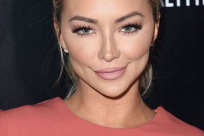 Lindsey Pelas e seu maravilhoso vestido