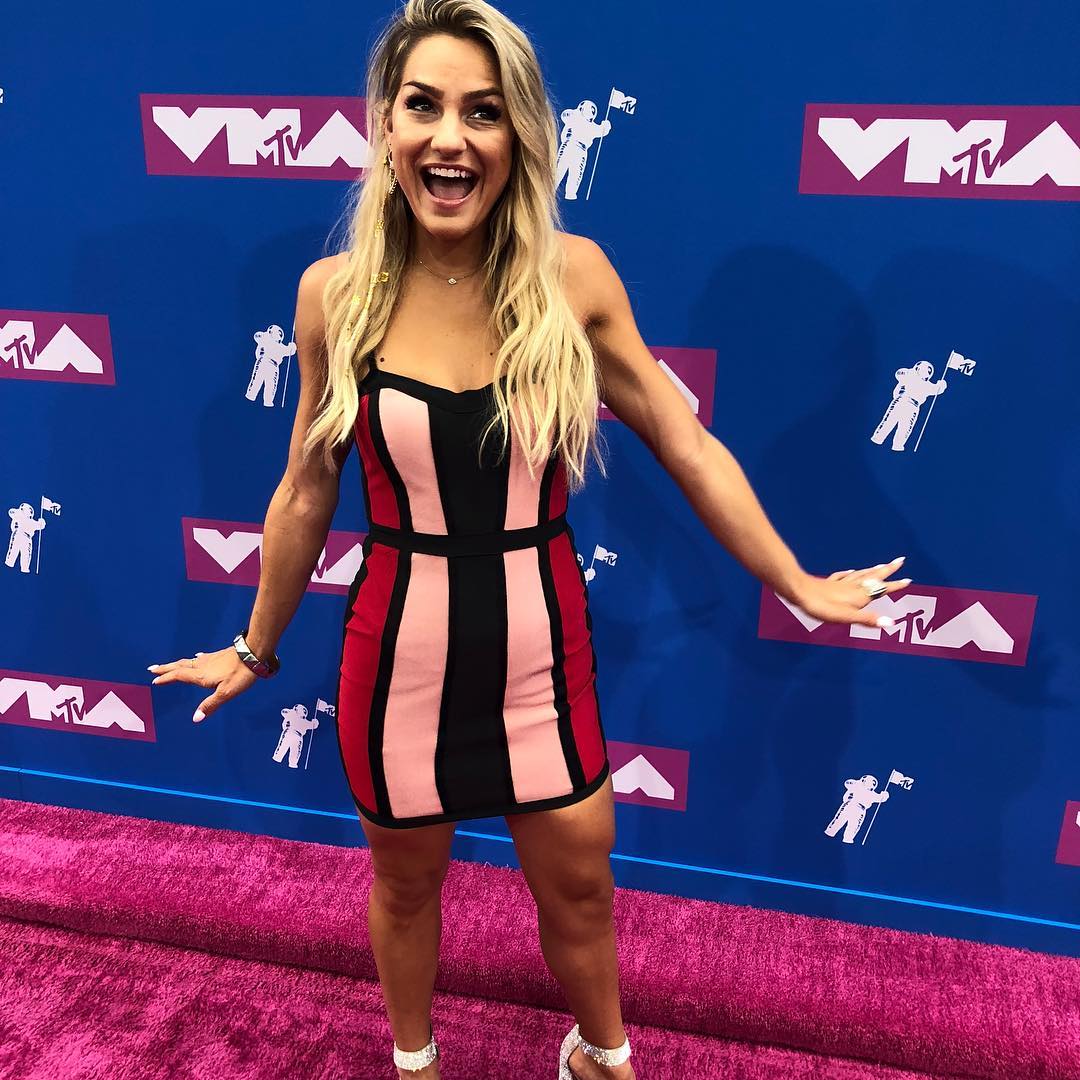Os belos decotes, transparencias e vestidos do VMA 2018